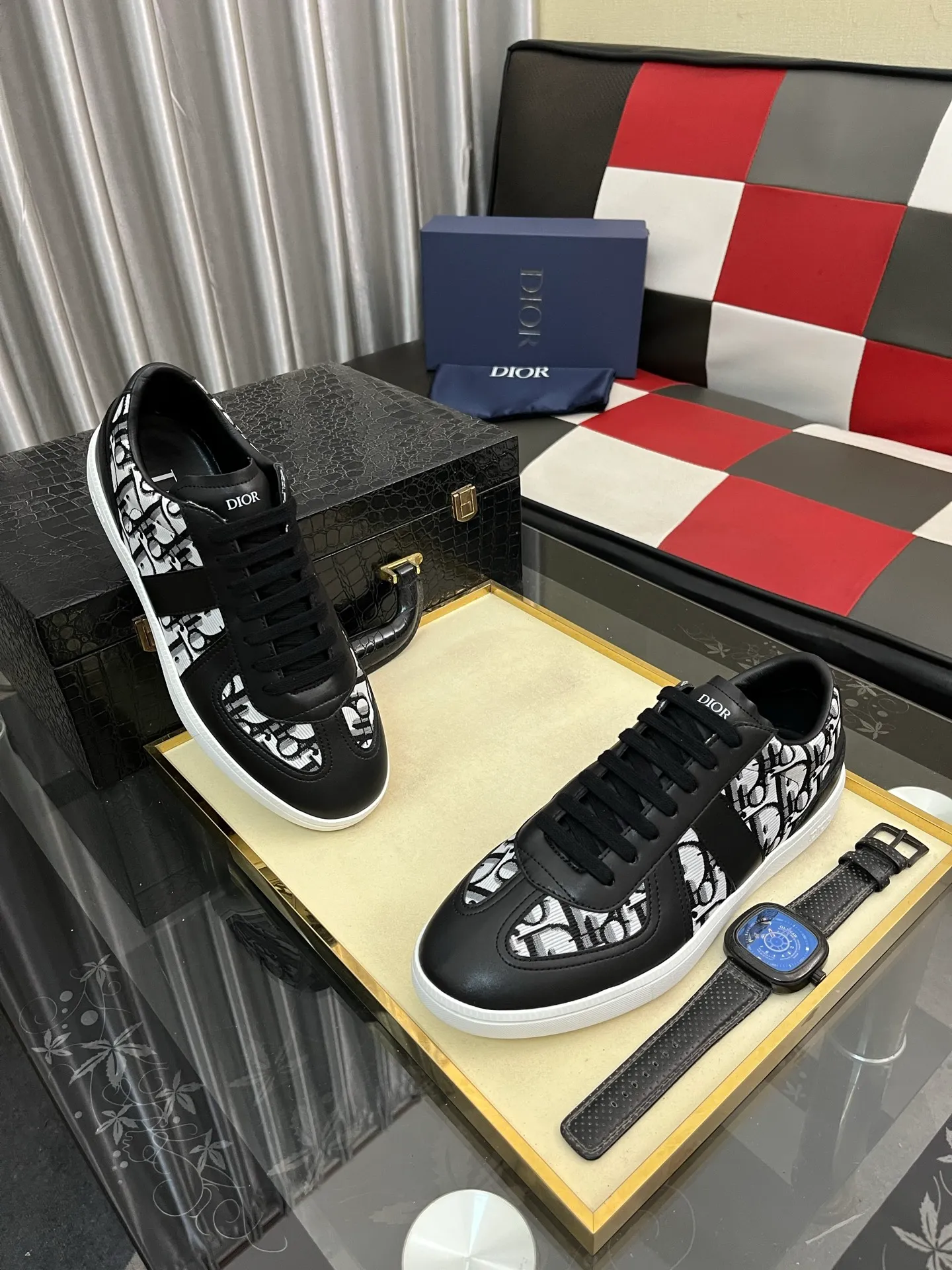 Men's shoes 💰380⌚️⌚️ 【Dior*DIAO】original quality.~ Unique modern style sneakers. 🏃A must-have casual shoe for trendy men😍😍 Original brand imported from Italy, imported original leather, sheep lining (refuses to discolor and grind feet) Sole: Original sole provided by the original factory, French lazy style design ⚠️Fit to the feet, original quality, super comfortable original sole. Code number: 38-445️⃣Colors available
